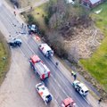 Kauno rajone įvyko automobilių kaktomuša: ugniagesiai vadavo prispaustus žmones