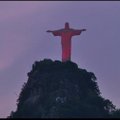 Rio de Žaneiro Atpirkėjo statula nušvito raudonai