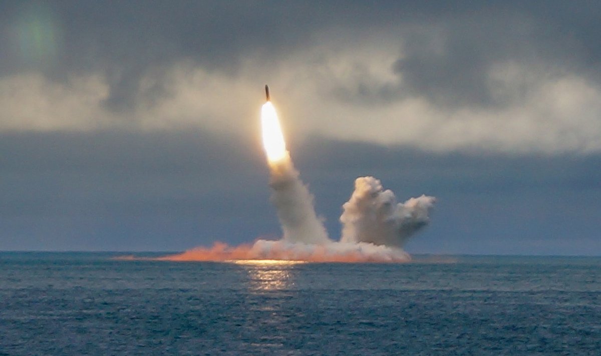 „Borej“ klasės povandeninis laivas leidžia raketą