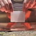 Kembridžo mokslininkai sukūrė stiklo kietumo super želė iš vandens: formos nepakeičia net pervažiavus automobiliu