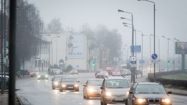 Kelininkai: pietvakarių Lietuvoje eismą sunkina rūkas