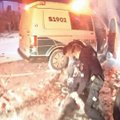 Įtemptos „Audi“ gaudynės Šiaulių rajone: bėglys skriejo šaligatviais, išvengė dviejų „ežių“ ir rėžėsi į policijos automobilį