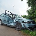 NATO karių visureigis Marijampolėje rėžėsi į „VW Passat“, trys žmonės ligoninėje