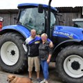 Ūkininkė Genutė su juoku prisimena pirmą bandymą vairuoti traktorių: dabar į laukus važiuoja naktimis