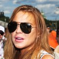 Ir vėl šokiruoja: Lindsay Lohan pliaže užmiršo dėvėti maudomuką