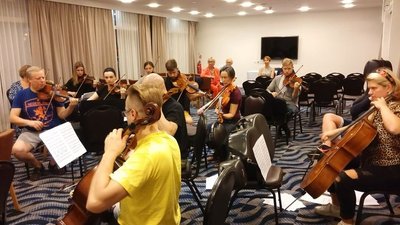 Šv. Kristoforo kamerinis orkestras rengia koncertą viešbutyje - Lietuvos ambasados Izraelyje nuotr.