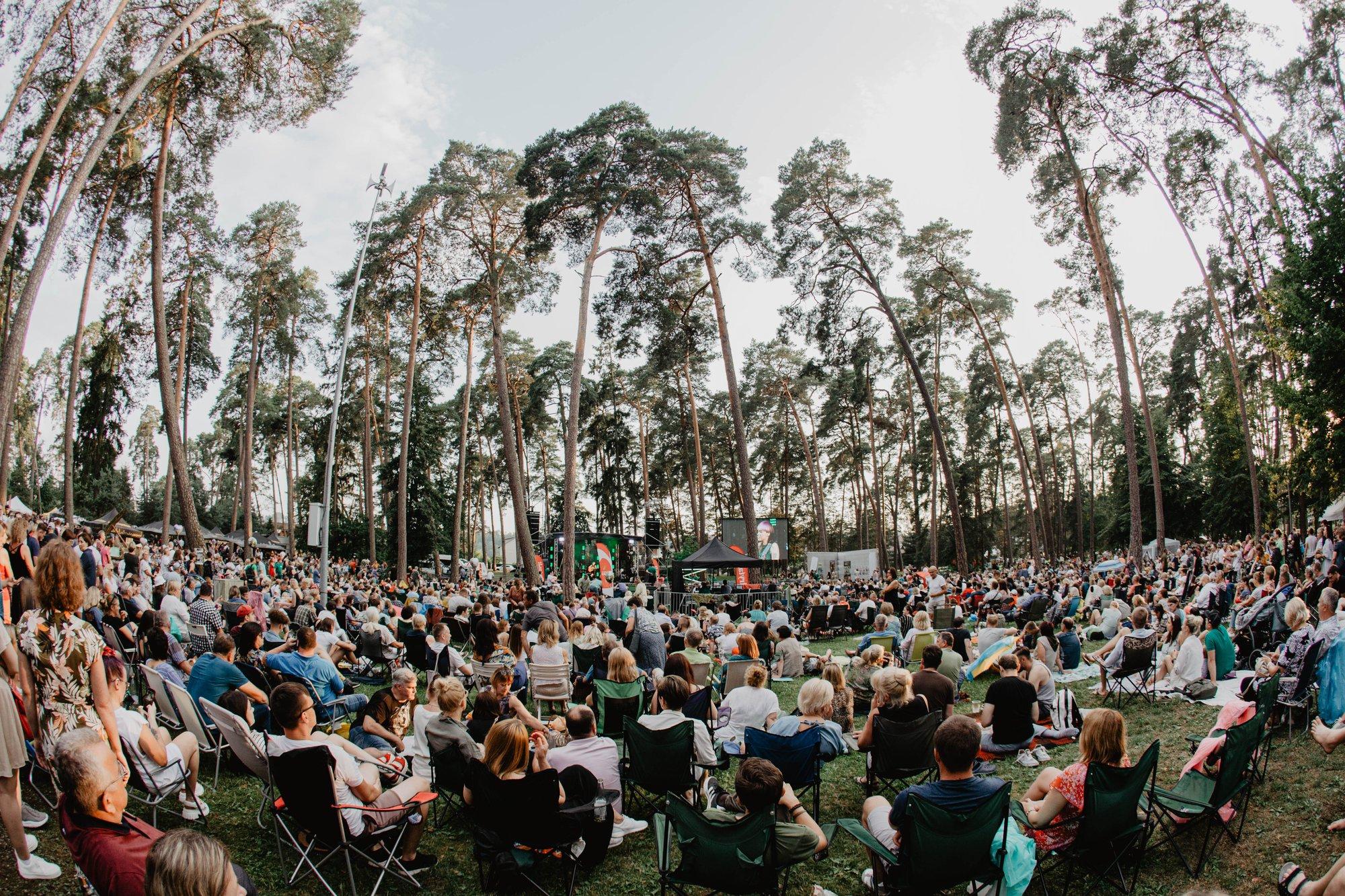 Festivalis „Akacijų Alėja 2023“: Dainuojamosios Poezijos Grandai Ir ...