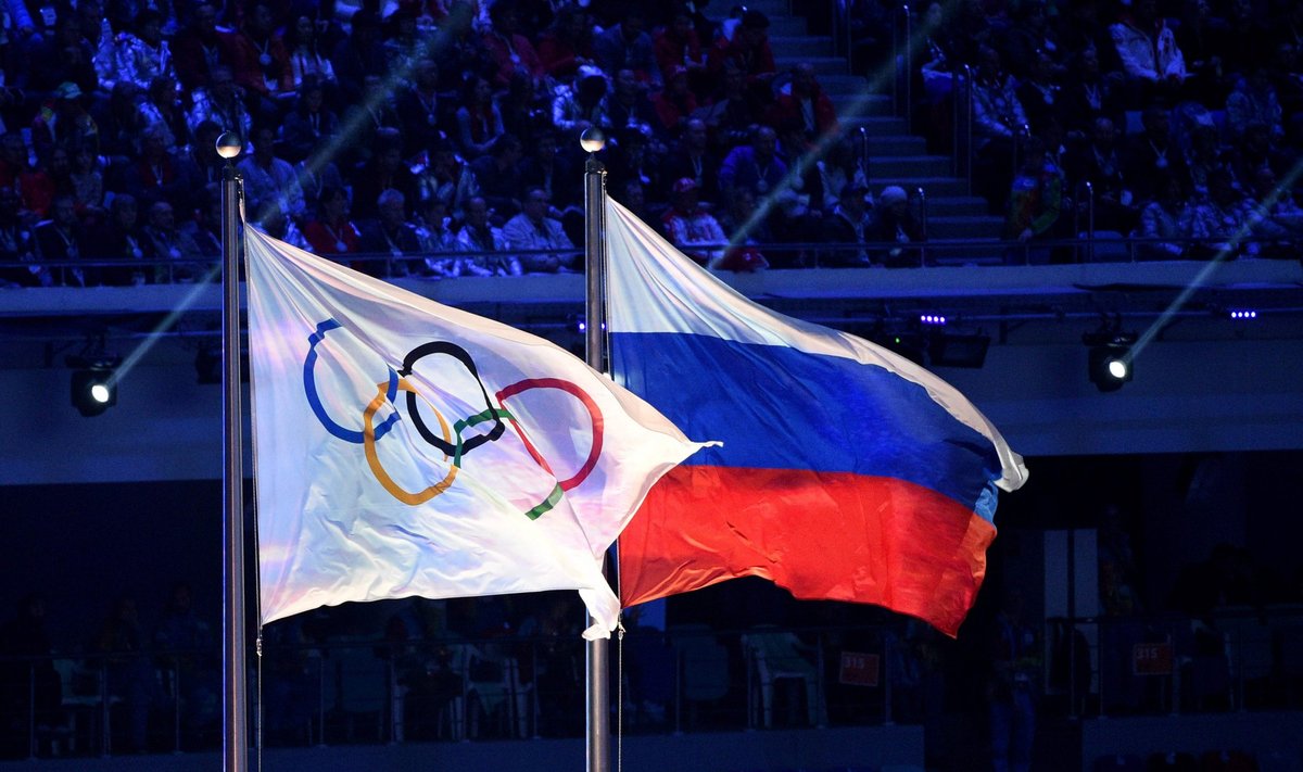 Olimpinė ir Rusijos vėliavos