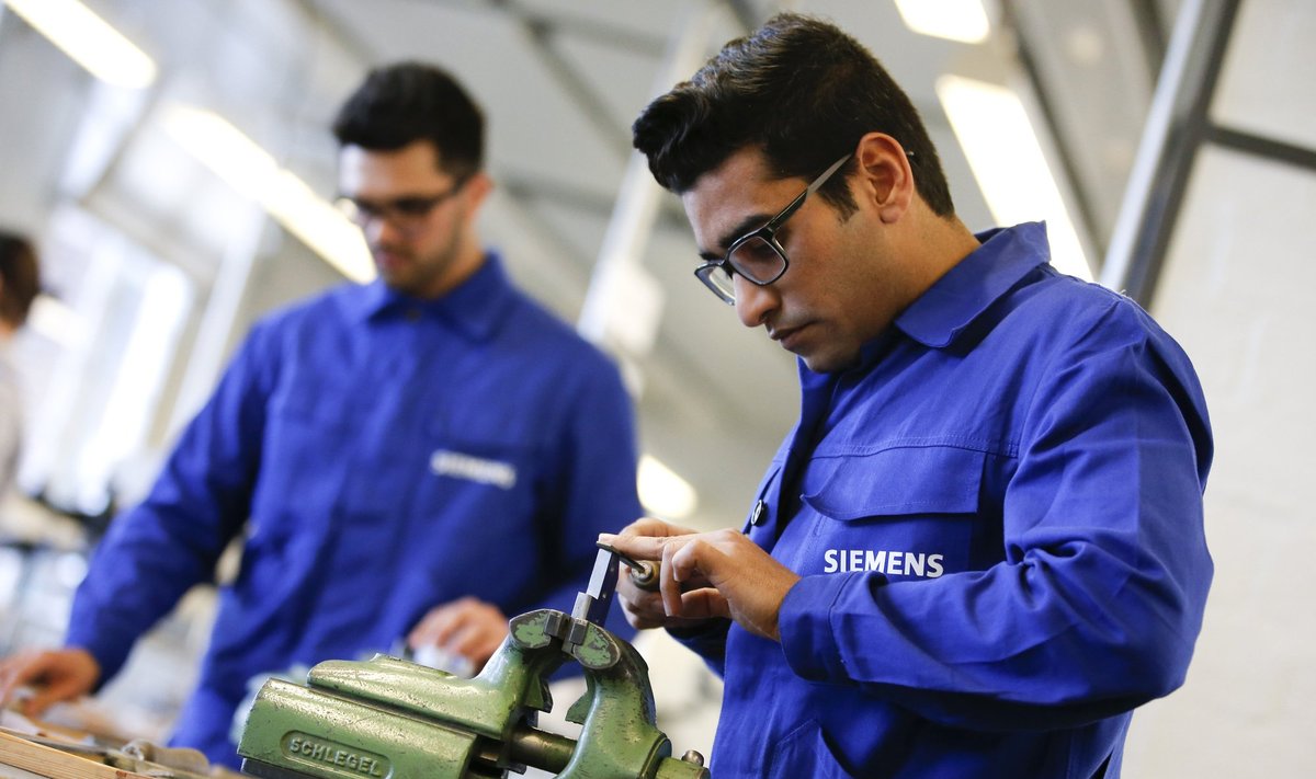 Refugees working in German company "Siemens"