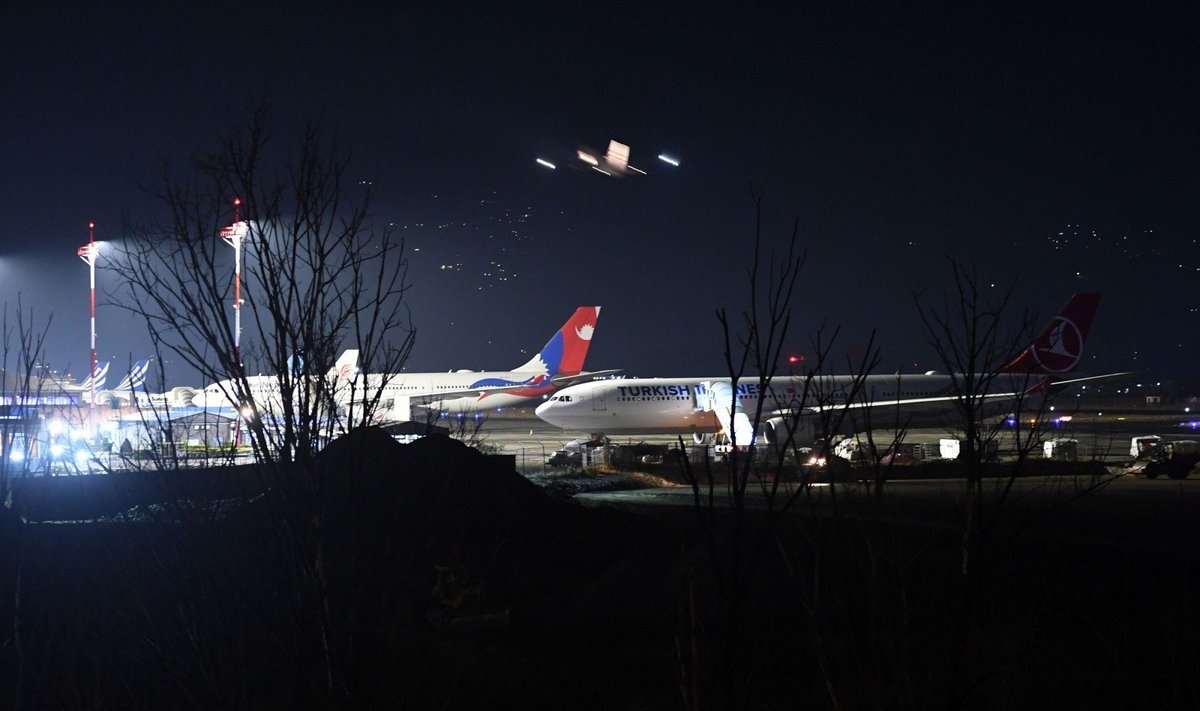 Pakistanui uždarius oro erdvę keleiviniai lėktuvai buvo priversti leistis Katmandu oro uoste Nepale