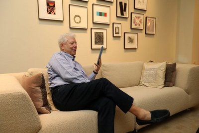 Ričardas Thaleris savo namuose, netrukus po to, kai jis sulaukė Nobelio premijas skiriančio komiteto skambučio. // Anne Ryan nuotrauka (Čikagos Universitetas, Reuters)