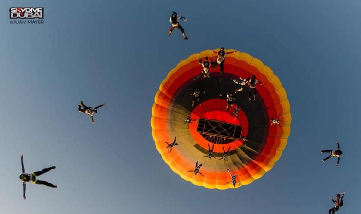 Šuolis parašiutu: į Guinnesso rekordų knygą pateko ir lietuvė, „Skydive Dubai“ nuotr.