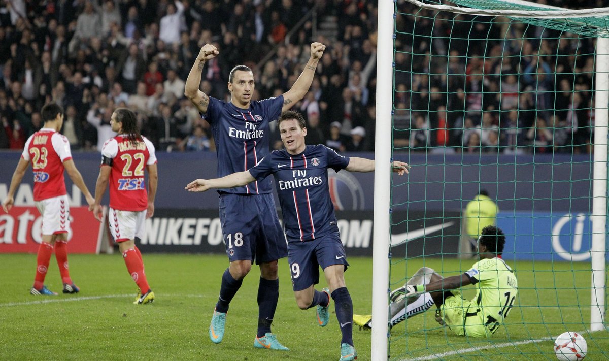 Zlatanas Ibrahimovičius ir Kevinas Gameiro džiaugiasi įvarčiu