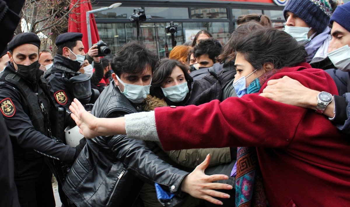 Turkijos policija sulaikė dešimtis protestavusių studentų