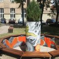 Vilniaus technologijų ir dizaino kolegijos kiemelyje iš atliekų sukurtas „Medis Vilniui“