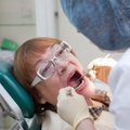 Odontologai: pabrangus gydymui dantys dažniau bus tiesiog raunami