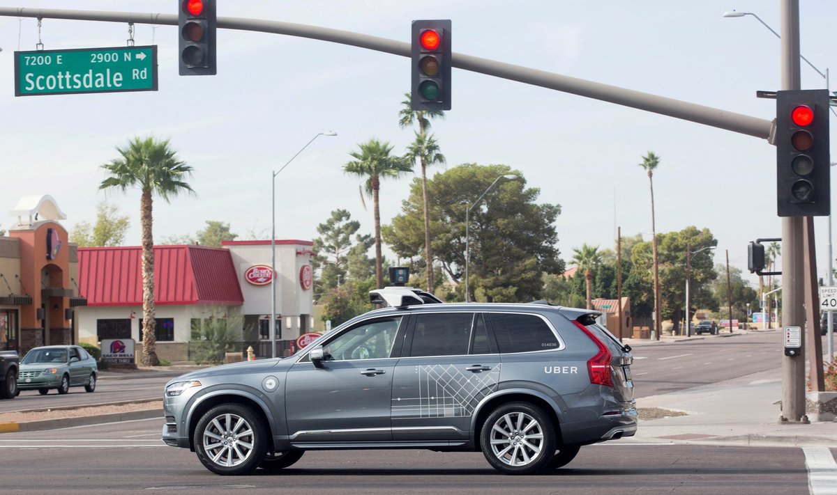 "Uber" autonomiškas bandymų automobilis "Volvo XC90"