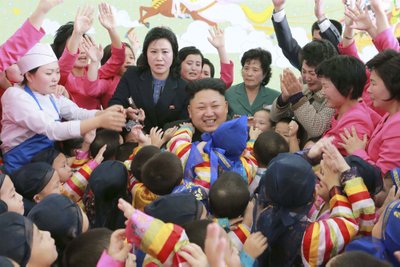 Kim Jong Uno vizitas naujuose našlaičių namuose sostinėje Pchenjane