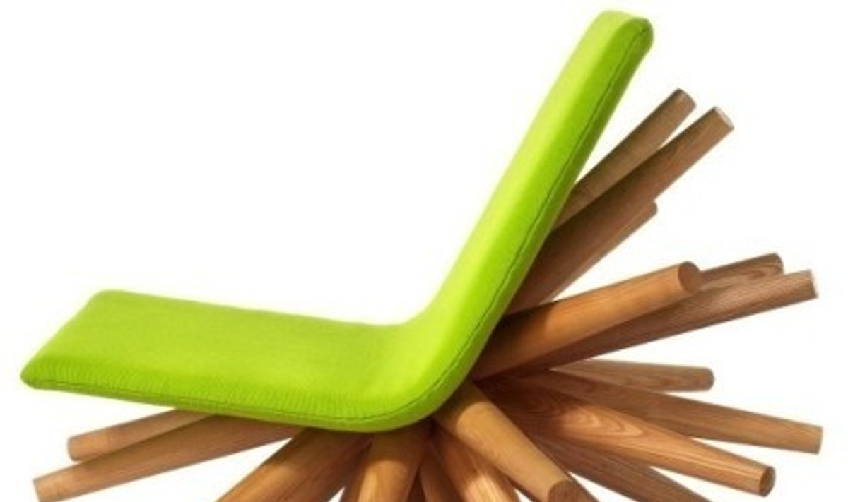 17. Sprogstanti kėdė. Dizainas: Oliver Tilbury