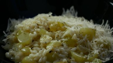 Itališkas sūrio ir vynuogių rizotas, kurį gaminsite dar ir dar