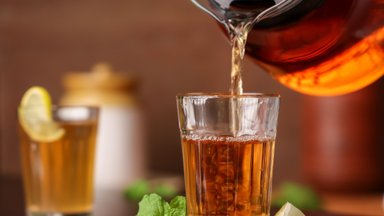 Ingredientas, paverčiantis arbatą puikia priemone nuo gerklės skausmo – ir tai, pasirodo, ne medus