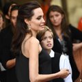 Биологическая дочь Джоли и Питта официально сменила имя на Джон в связи с подготовкой к смене пола