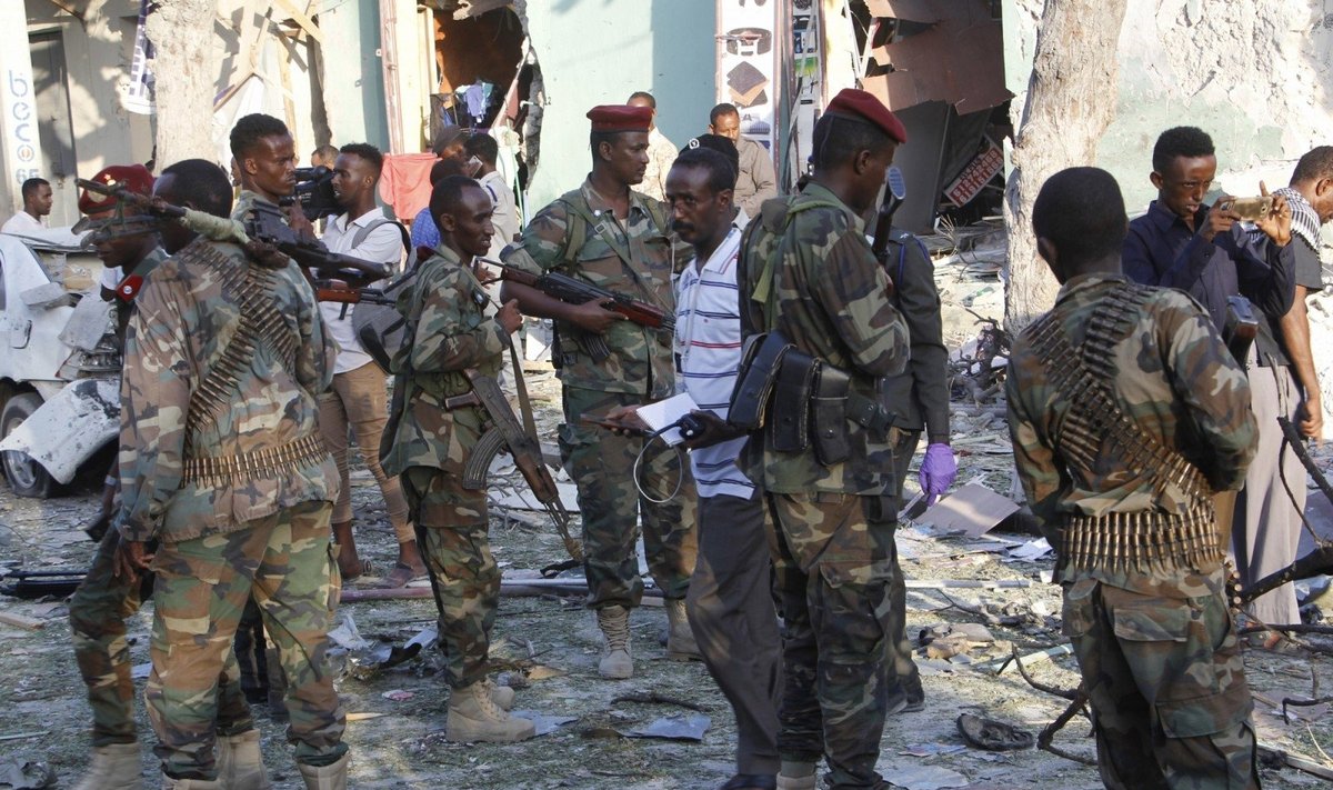 Somalio kariai apžiūri "al Shabab" išpuolio vietą