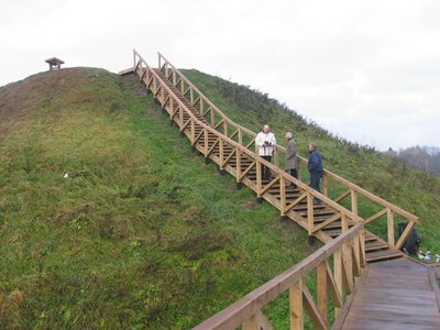 Laiptai į Seredžiaus piliakalnį