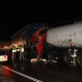 Kauno aplinkkelyje avarija paralyžiavo eismą, sunkvežimio kabina visiškai suknežinta
