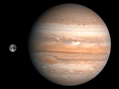 Žemės ir Jupiterio palyginimas | petapixel.com nuotr.