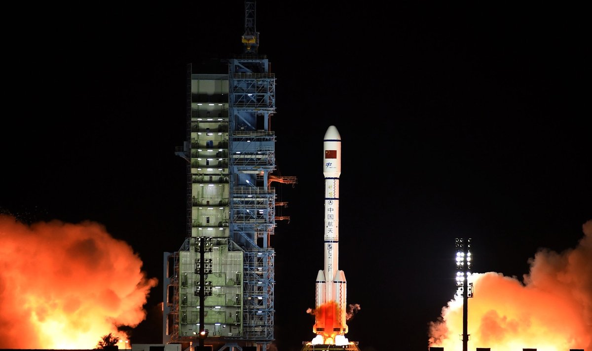 Kinijoje į erdves iškelta antroji kosminė stotis Tiangong 2