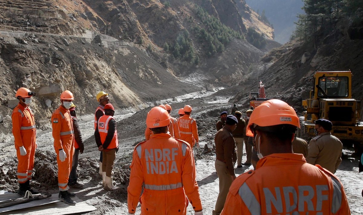 Akmenų ir purvo nuošliauža Indijoje pražudė 31, dar apie 170 žmonių dingo