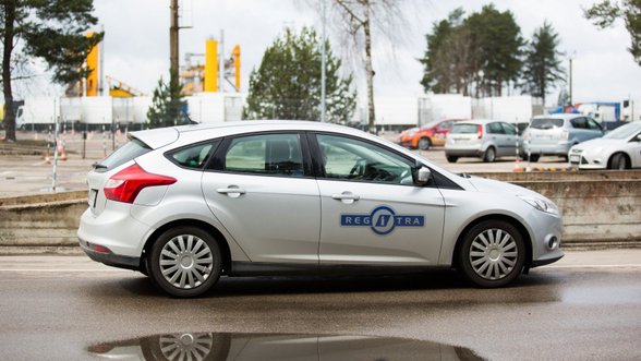 DELFI pristato Lietuvos vairavimo mokyklų instruktorių reitingą