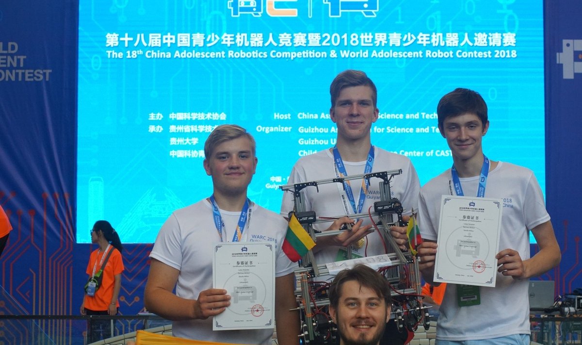 Lietuviai Kinijoje užėmė antrąją vietą pasaulinėse robotų varžybose