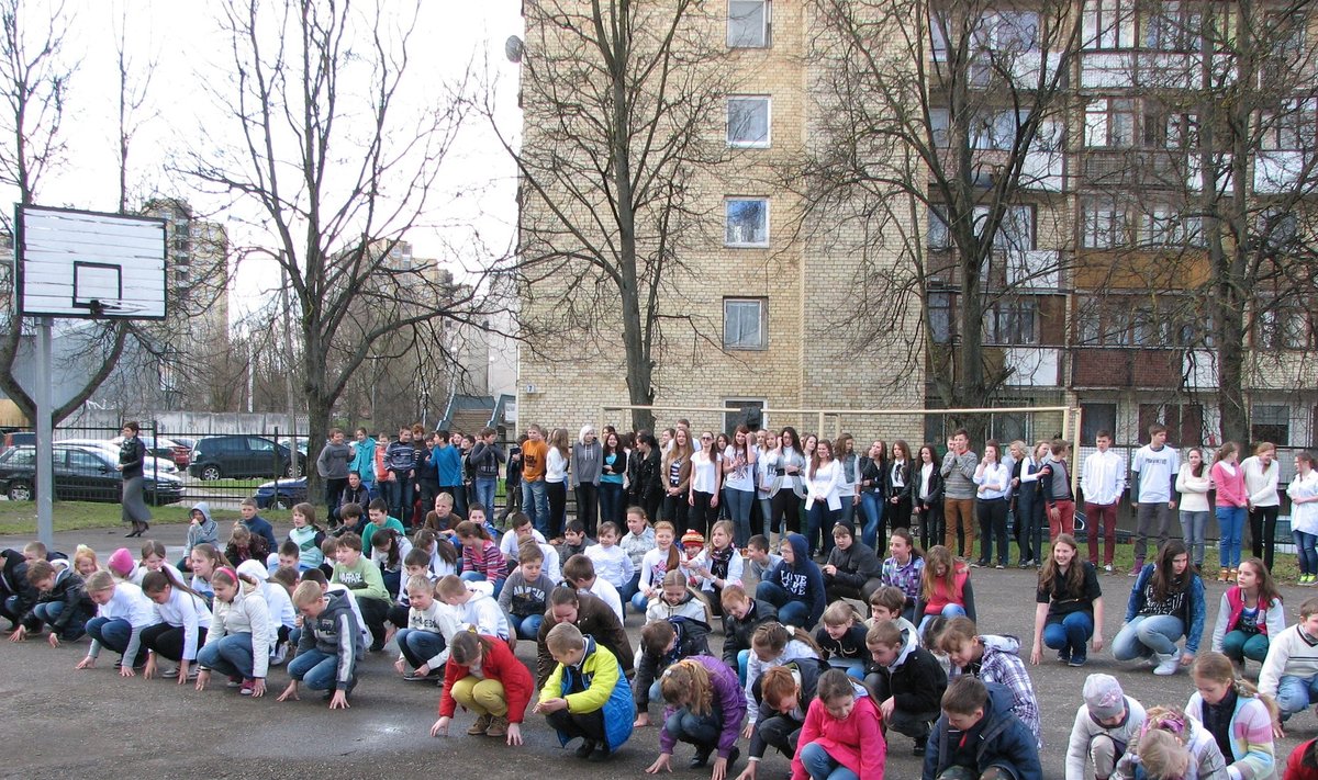 Flash mob w Szkole Średniej im. Szymona Konarskiego w Wilnie