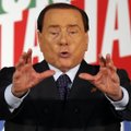 Buvęs Italijos premjeras S. Berlusconi nugriuvo prie restorano ir susižeidė lūpą
