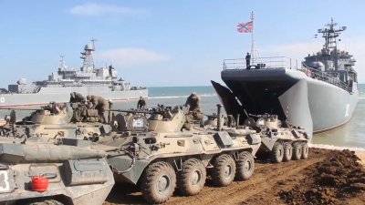 Rusijos desantiniai laivai ir šarvuočiai išvyksta