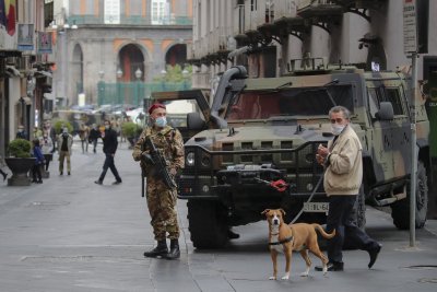 Kariai patruliuoja Italijos miestų gatvėse