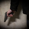 Naktį Jonavos rajone rastas svetimu ginklu susižalojęs jaunuolis