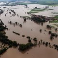 Čekija skęsta: Prahą užliejusi potvynių banga juda Vokietijos link