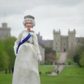 Karalienė Elžbieta II turės savo lėlę „Barbę“