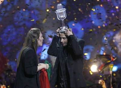 "Eurovizijos"  nugalėtojas Portugalijos atstovas Salvadoras Sobralis su seserimi Luisa