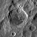 Į Mėnulį atsitrenkęs asteroidas paliko gilią žymę: kaip susiformavo vienas didžiausių kraterių Saulės sistemoje