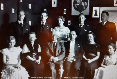 Pirmųjų šokių varžybų Lietuvoje organizatoriai ir dalyviai 1935 m. / FOTO: J. ir Č. Norvaišų archyvo