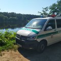 Panevėžio rajone automobilis nuvirto į tvenkinį: prireikė medikų ir ugniagesių