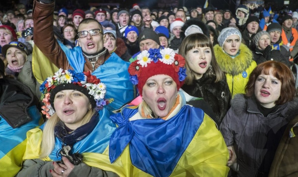 Ukrainos protestų aikštėje Naujuosius pasitiko tūkstančiai žmonių