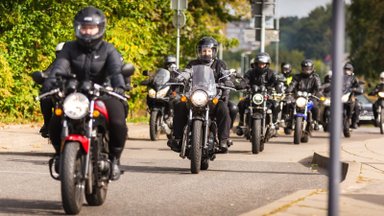 Motociklininkai rudenišką dieną praskaidrino kilniu pasivažinėjimu: riedėjo ne tik Lietuvoje