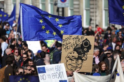 Londone tūkstančiai demonstrantų protestavo prieš „Brexit“