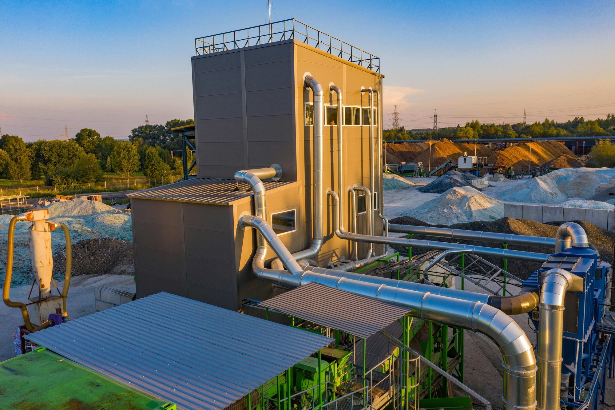 Etter å ha investert nesten 1,5 millioner euro, vil &laquo;Ekobaze&raquo; kunne behandle dobbelt så mye glass