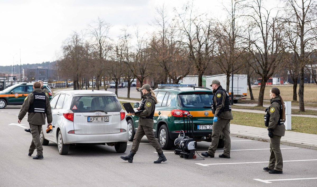 Demonstracinis Aplinkos apsaugos departamento automobilių taršos patikrinimas Vilniuje